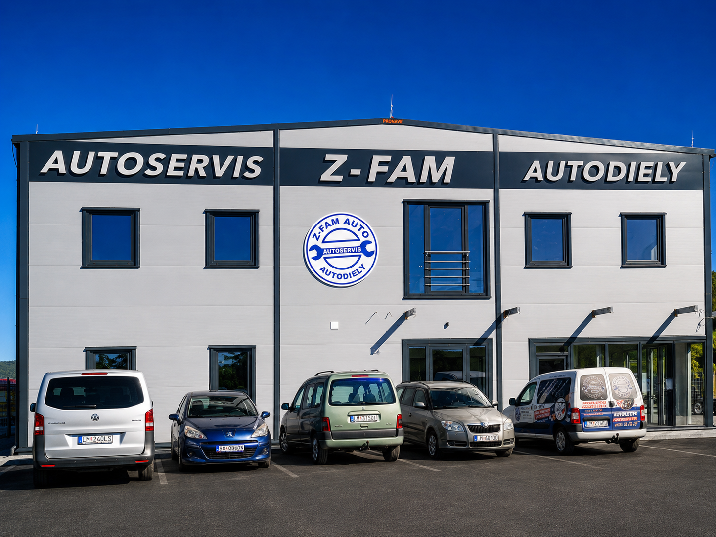 Predný pohľad na prevádzku Z-FAM Auto